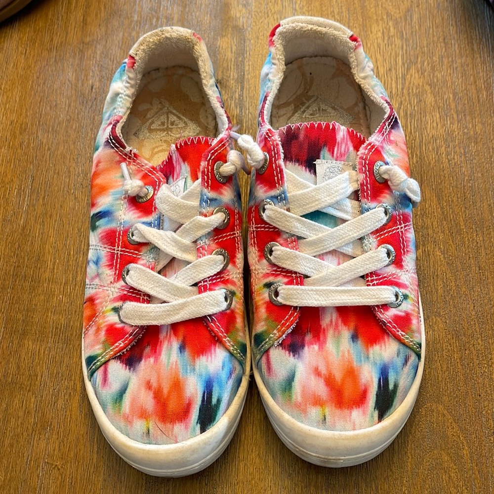 Girls Roxy sneaker size 3